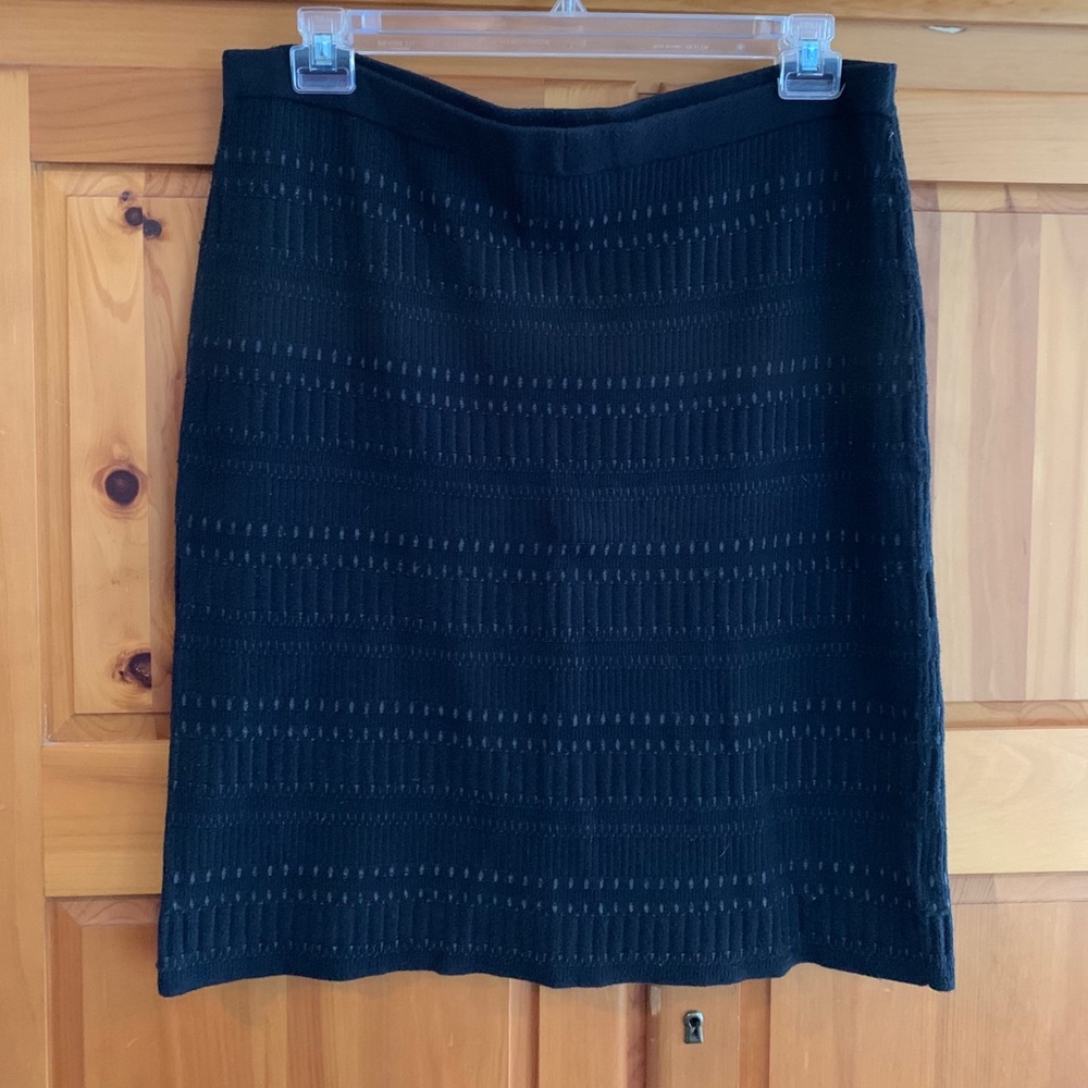 Elie Tahari pull on stretchy skirt.